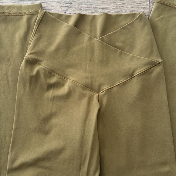 Offline by Aerie matching set. Leggings and bralette size small - Picture 3 of 3